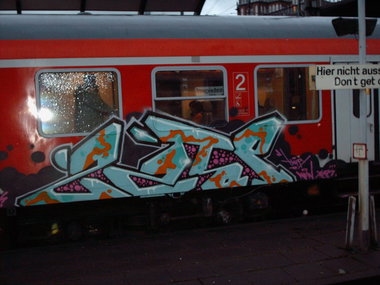 Graffiti Train in Hamburg - Photo by COLLECTOR - Zztop, COS, Hamburg (2007)