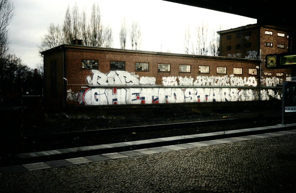 Graffiti Bombing in Berlin - Photo by COLLECTOR - Ghettostars, GHS, RCB