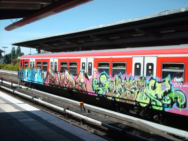 Graffiti Train in Hamburg - Photo by COLLECTOR - Pornik, Rude, Jurie (2011)