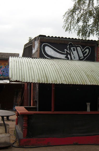 Graffiti Street Art in Lehre - Photo by COLLECTOR - Chainsaw, Kettensäge (2010)