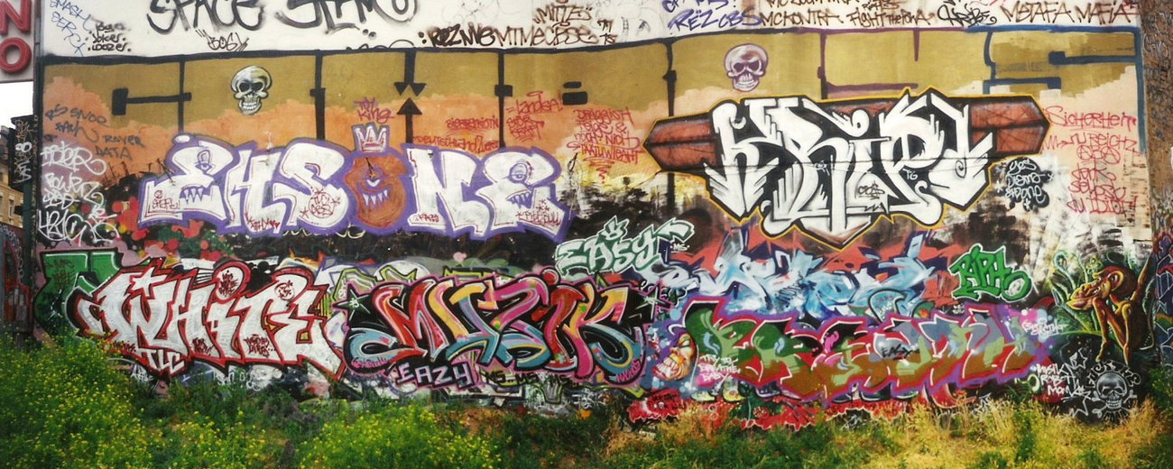 Graffiti Wall in Berlin - Photo by COLLECTOR - Ehsone, Kripo, White
