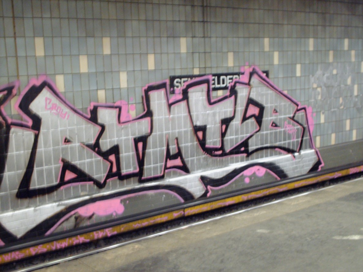 Graffiti Bombing in Berlin - Photo by COLLECTOR - RTM, TLB, Berlin (2007)