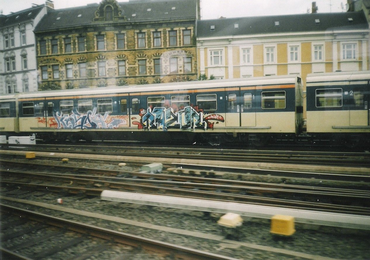 Graffiti Train in Hamburg - Photo by COLLECTOR - Kosda, Razor, COS (1999)