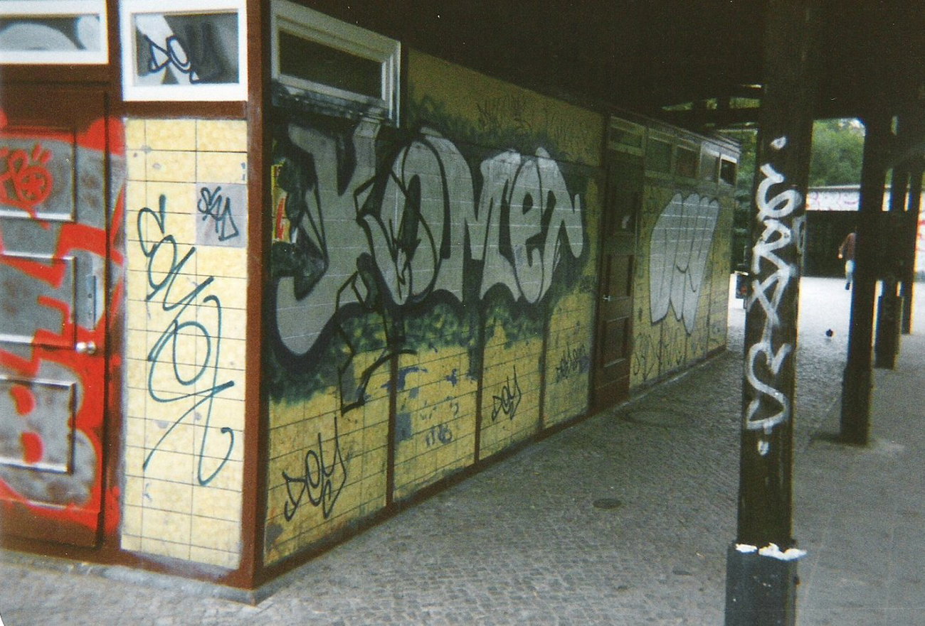 Graffiti Bombing in Berlin - Photo by COLLECTOR - Komet, Comet, TFB (1994)