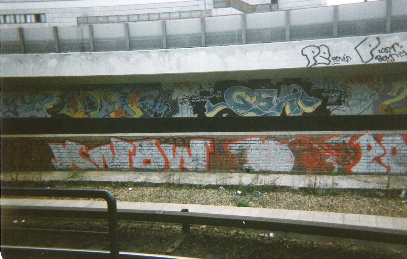Graffiti Bombing in Berlin - Photo by COLLECTOR - Lover, G5A, GFA