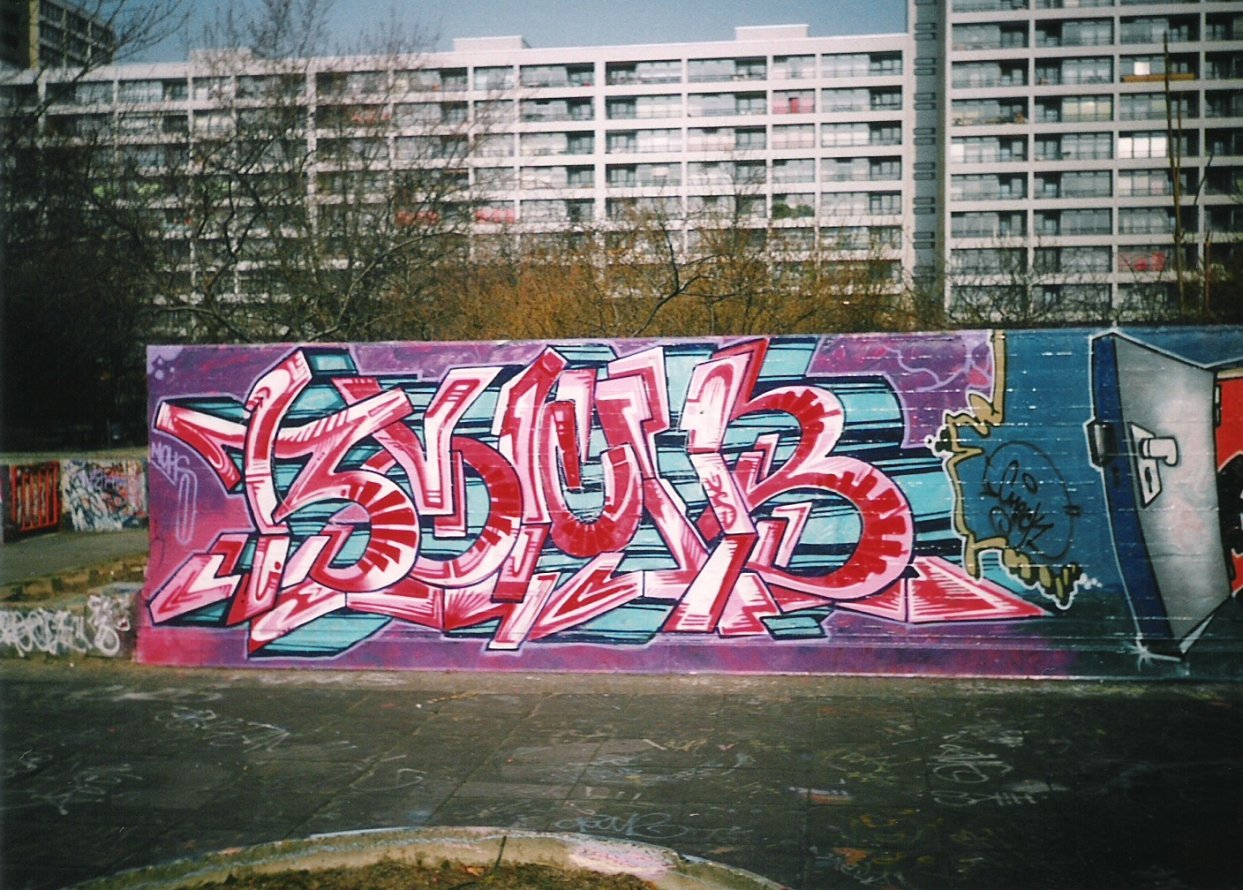 Graffiti Wall in Berlin - Photo by COLLECTOR - Bomb, Berlin (1996)
