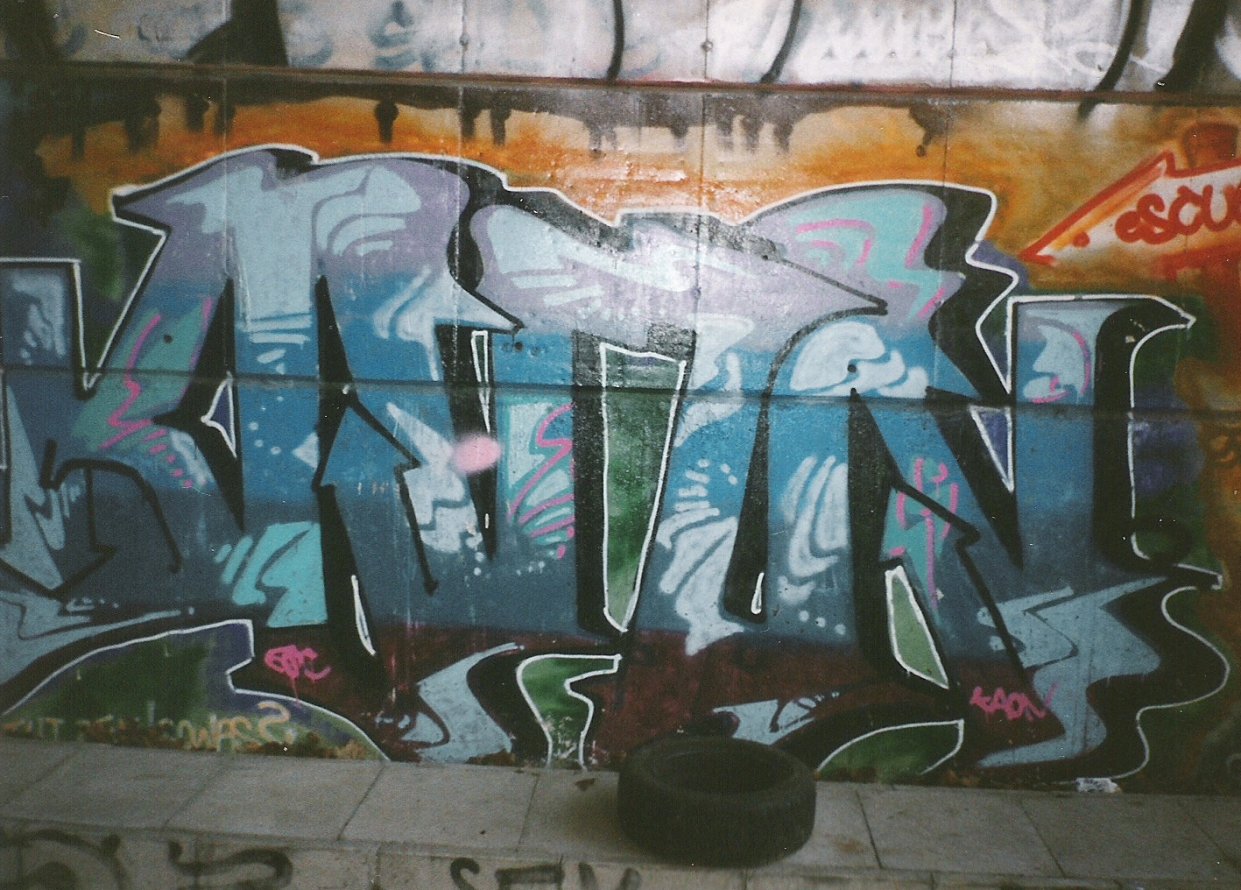 Graffiti Bombing in Berlin - Photo by COLLECTOR - Kaon, ESC, Berlin