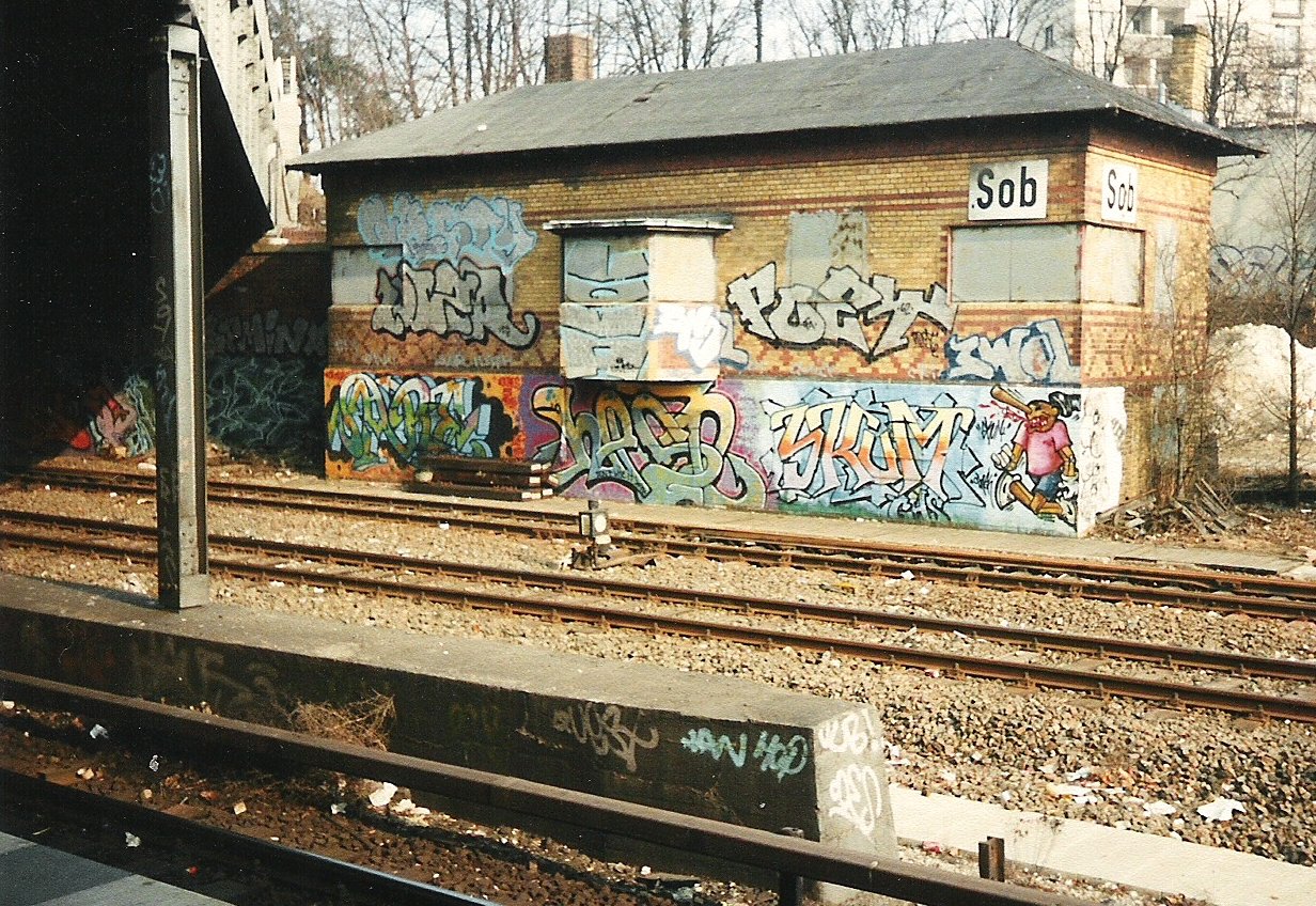 Graffiti Bombing in Berlin - Photo by COLLECTOR - Sare, Wesp, Skum