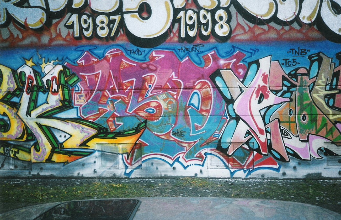 Graffiti Wall in Berlin - Photo by COLLECTOR - Eso, GFA, Berlin (1998)