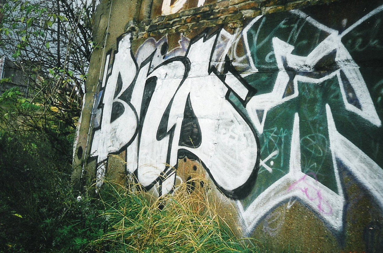 Graffiti Bombing in Berlin - Photo by COLLECTOR - BND, Berlin