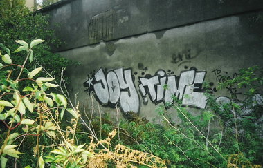 Graffiti Bombing in Berlin - Photo by COLLECTOR - Joy, Time, Berlin