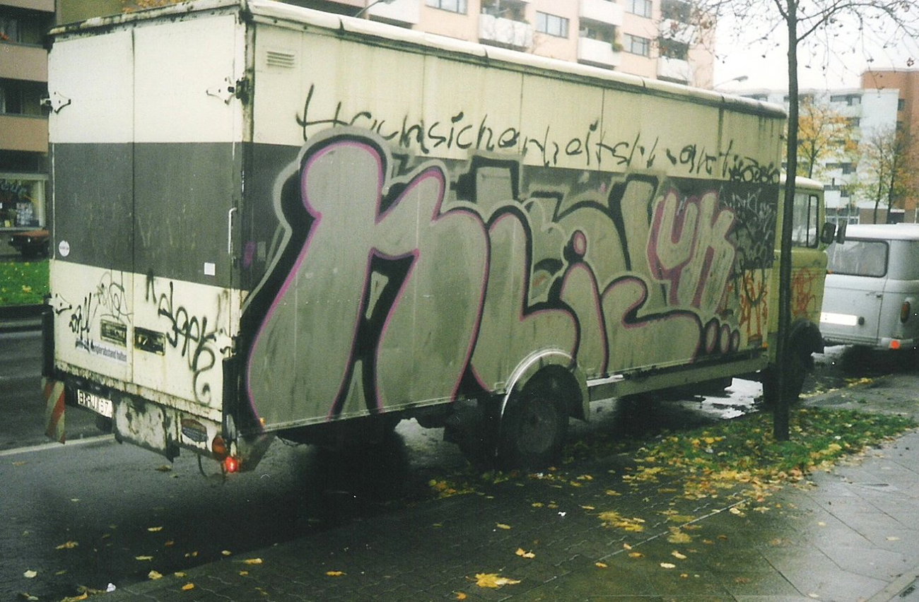 Graffiti Bombing in Berlin - Photo by COLLECTOR - Klic, UK, Berlin