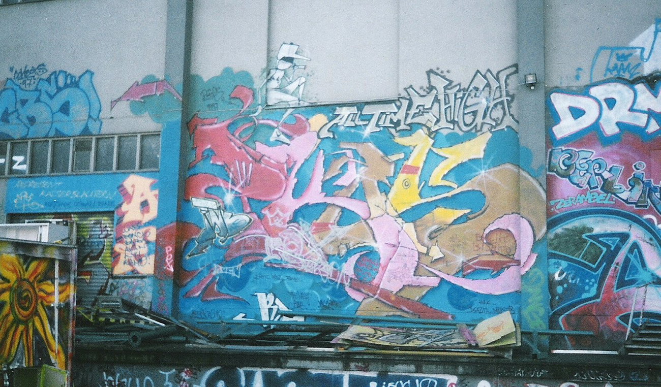 Graffiti Wall in Berlin - Photo by COLLECTOR - Phos, Phos4, RTZ (1997)