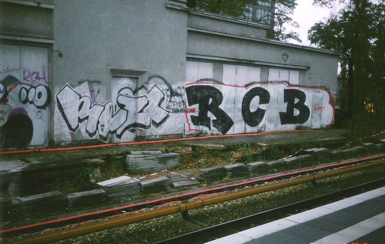 Graffiti Wall in Berlin - Photo by COLLECTOR - Ruzl, RCB, Berlin