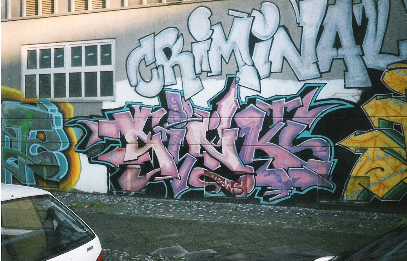 Graffiti Wall in Berlin - Photo by COLLECTOR - Bisaz, Sink, GHS