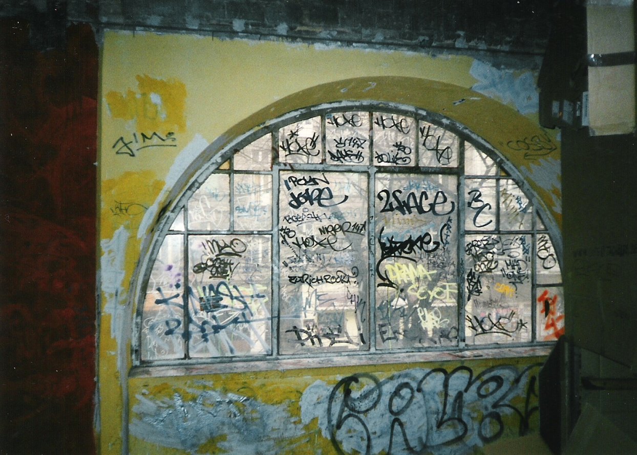 Graffiti Bombing in Berlin - Photo by COLLECTOR - 2Face, BC, Jope