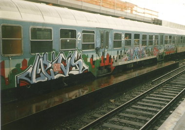 Graffiti Train in Hannover - Photo by COLLECTOR - Lens, Yet, Jet (1999)