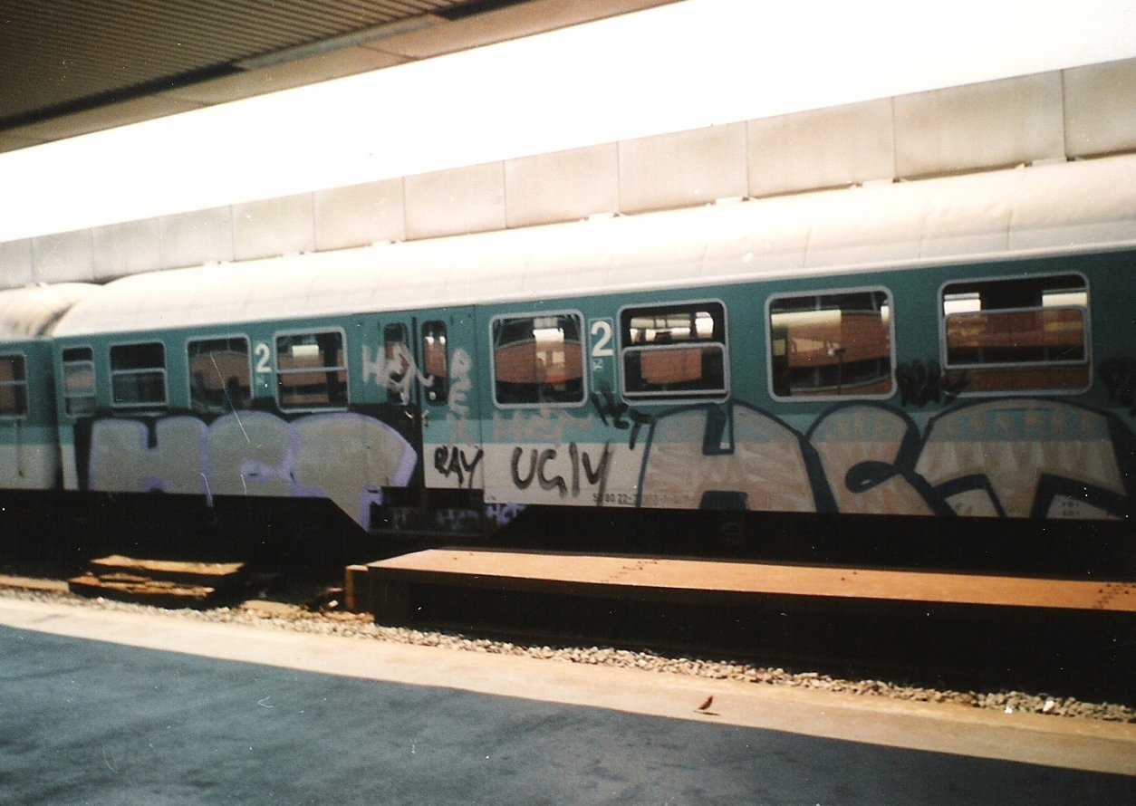 Graffiti Train in Hannover - Photo by COLLECTOR - Hate, Clean, Train (1994)