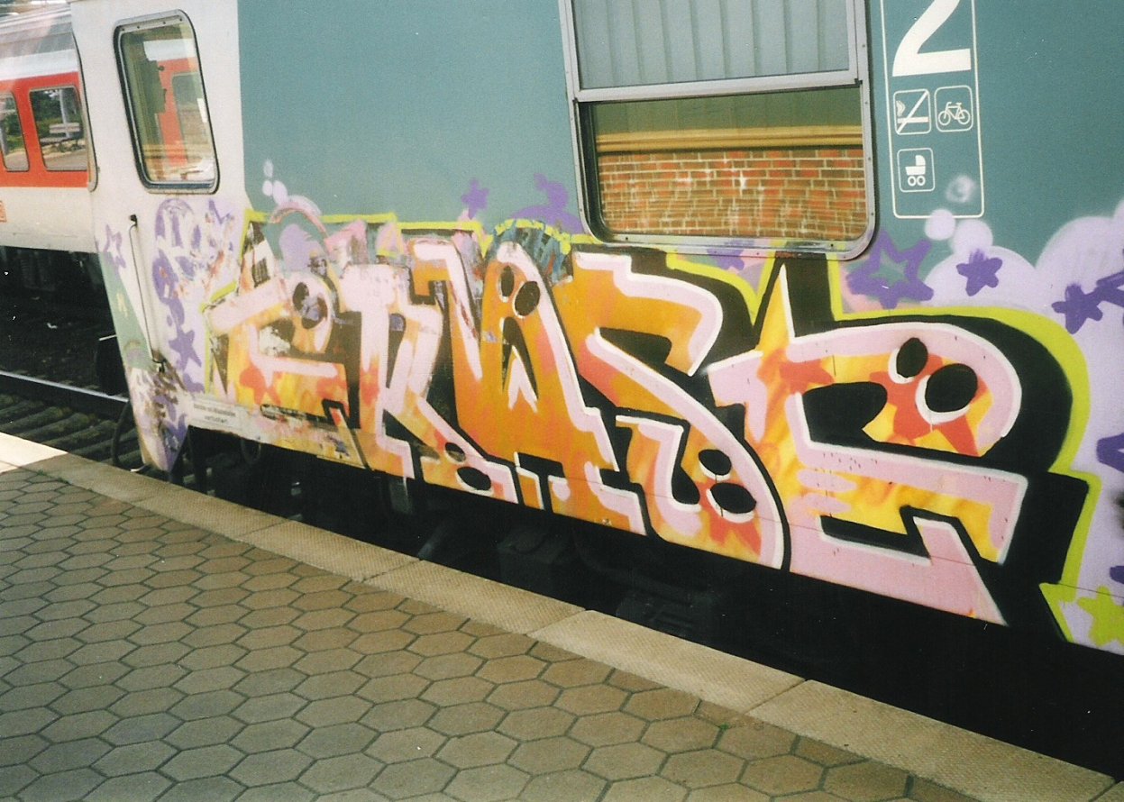 Graffiti Train in Hamburg - Photo by COLLECTOR - Erase, Hamburg (2000)