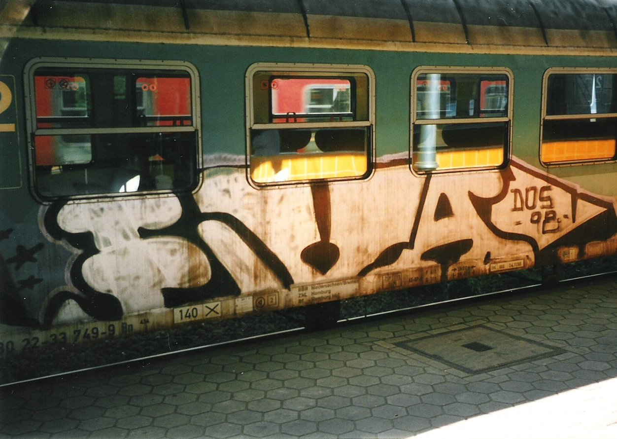 Graffiti Train in Hamburg - Photo by COLLECTOR - Eva, DOS, Hamburg (1998)