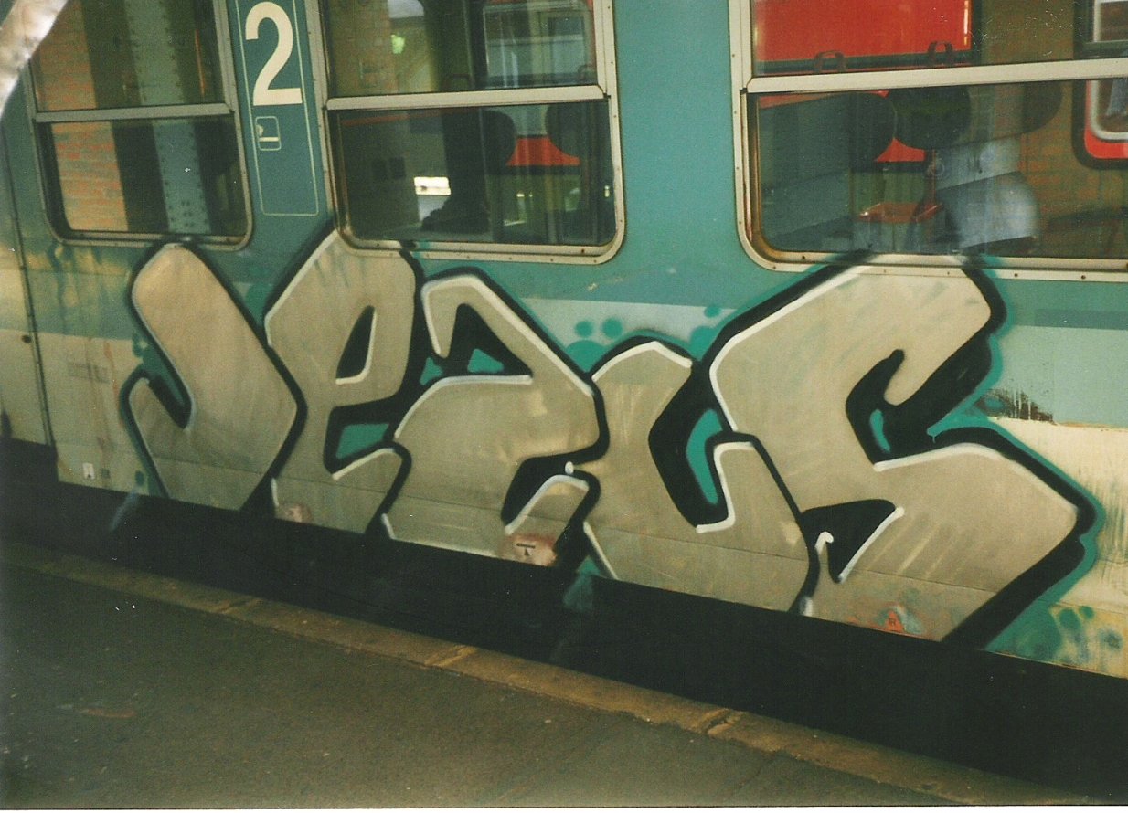 Graffiti Train in Hamburg - Photo by COLLECTOR - Jezus, Jesus, Hamburg (2000)