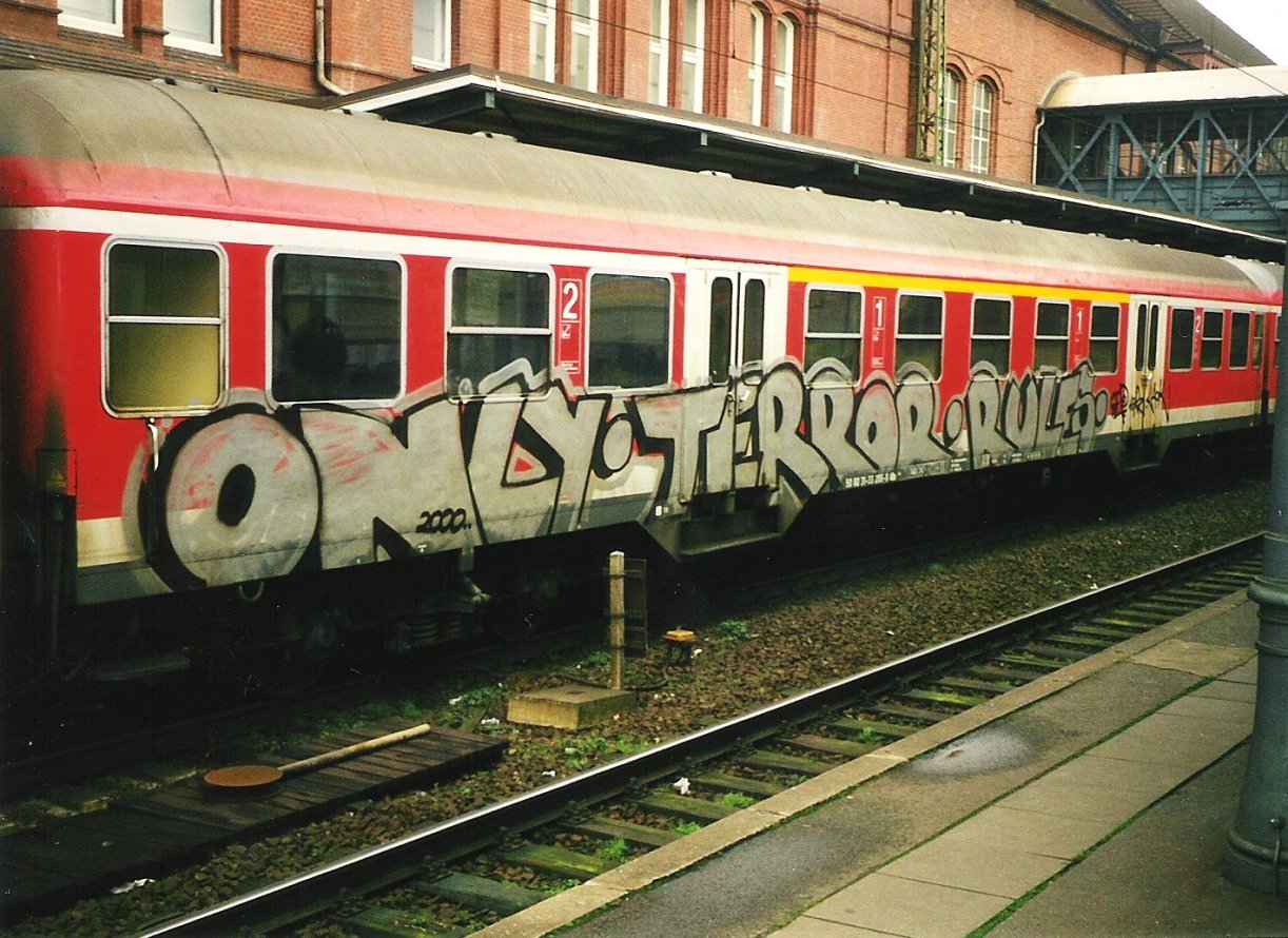 Graffiti Train in Hamburg - Photo by COLLECTOR - OTR, Hamburg (2000)