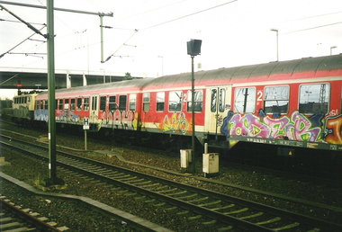 Graffiti Train in Hamburg - Photo by COLLECTOR - Oder, Väh, Veh (2000)