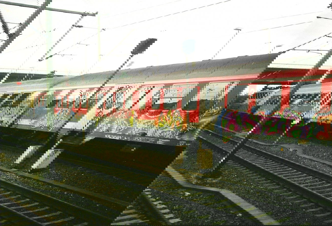 Graffiti Train in Hamburg - Photo by COLLECTOR - Oder, Väh, Veh (2000)