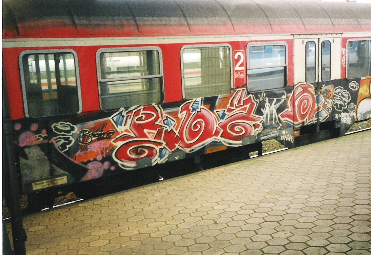 Graffiti Train in Hamburg - Photo by COLLECTOR - Hamburg (2000)