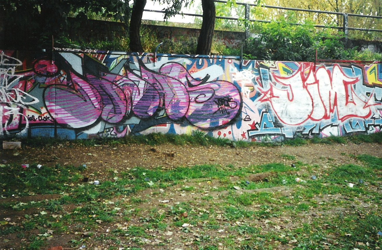 Graffiti Bombing in Hamburg - Photo by COLLECTOR - Jonas, Jim, Hamburg (2000)
