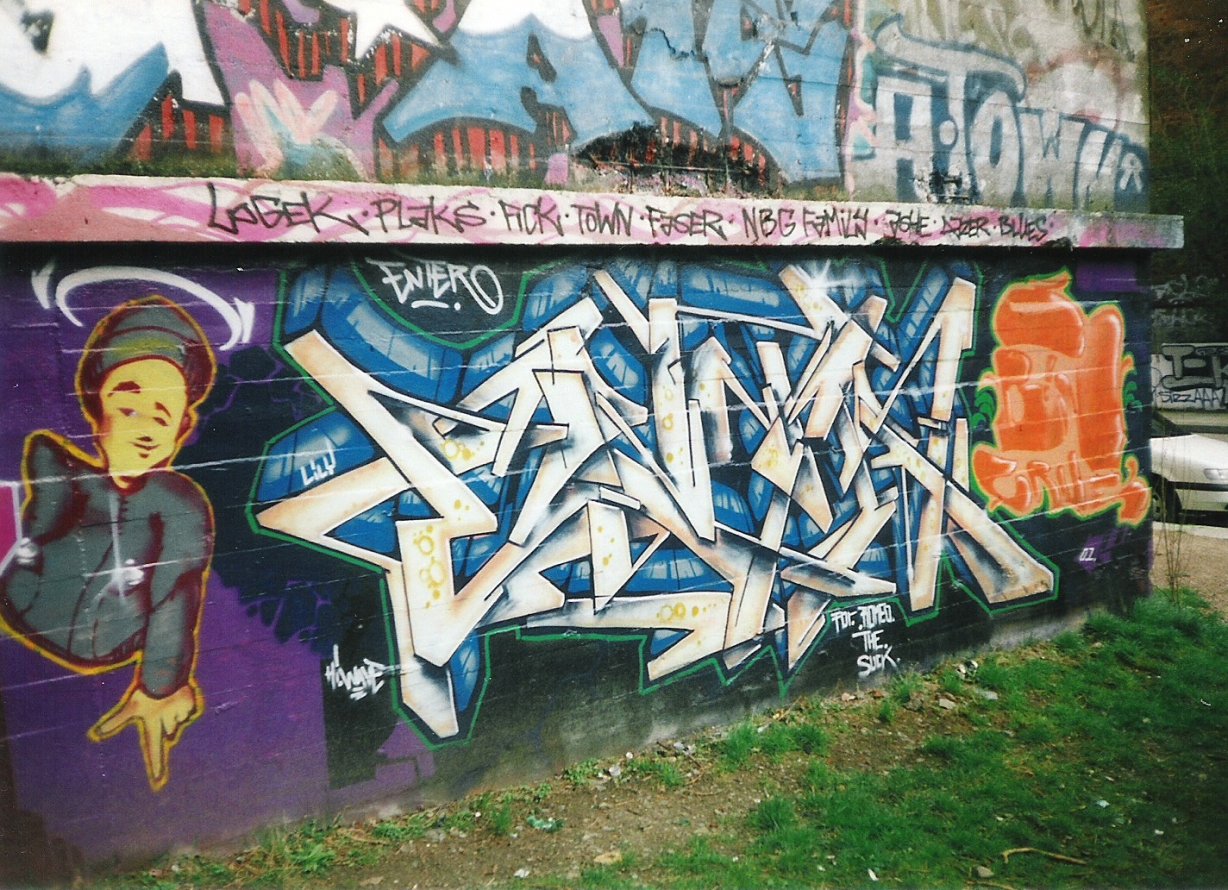 Graffiti Wall in Hamburg - Photo by COLLECTOR - Enta, Enter, BTN (2001)