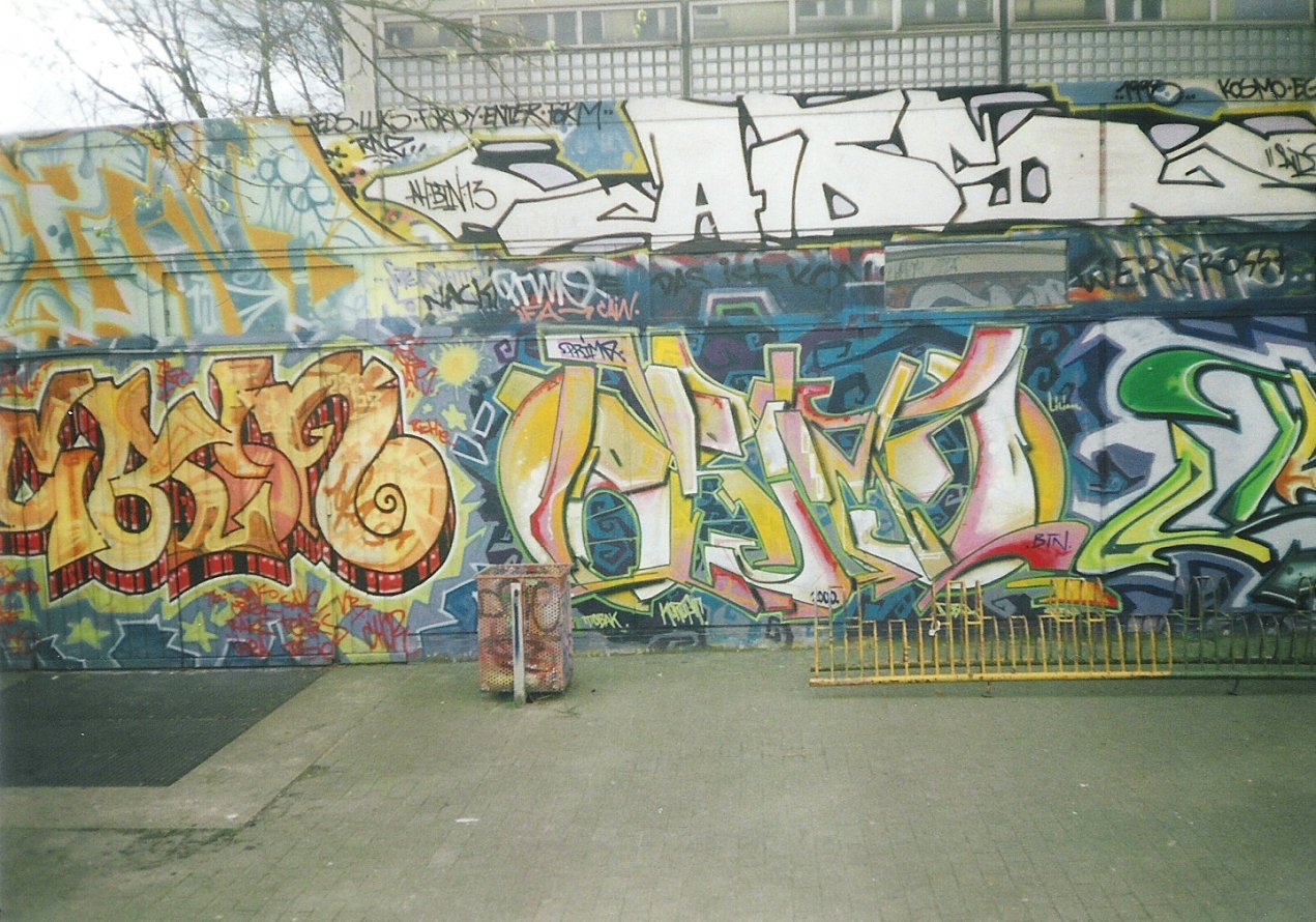Graffiti Wall in Hamburg - Photo by COLLECTOR - Aids, Cain, Primo (2000)
