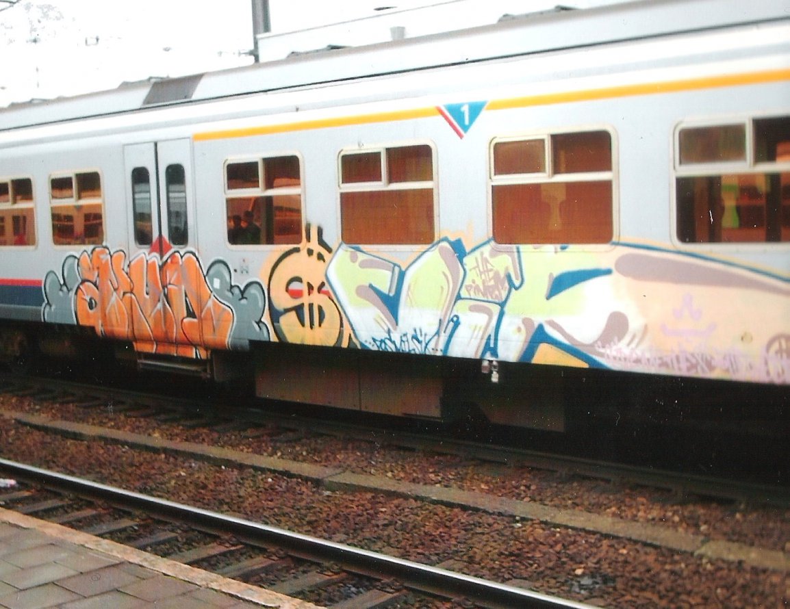 Graffiti Train in Brussels - Photo by COLLECTOR - Belgium (2007)