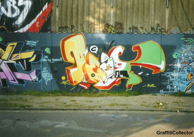 Graffiti Wall in Hildesheim - Photo by COLLECTOR - Beet, GNB, PBS (2001)