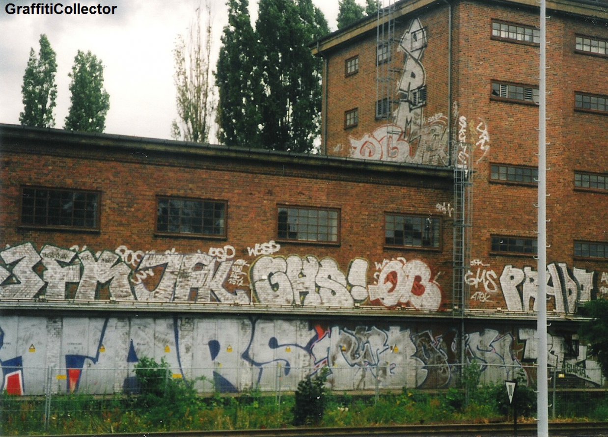 Graffiti Bombing in Berlin - Photo by COLLECTOR - JFK, GHS, QB