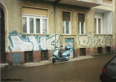 Graffiti Bombing in Berlin - Photo by COLLECTOR - DHG, Disne, Berlin