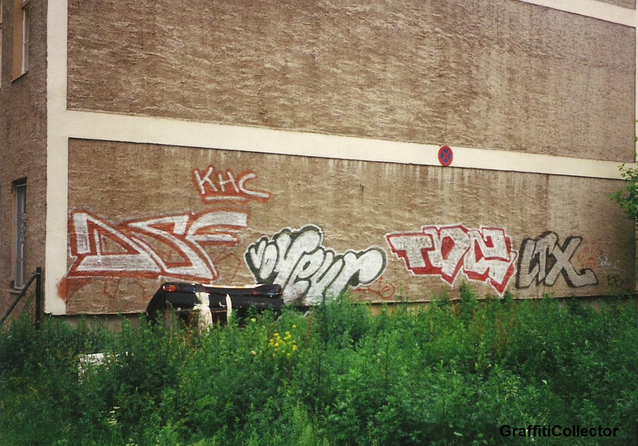 Graffiti Bombing in Berlin - Photo by COLLECTOR - DSF, KHC, Voyeur