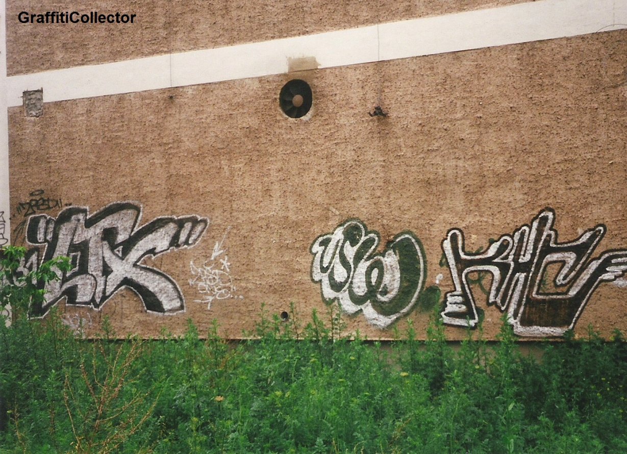 Graffiti Bombing in Berlin - Photo by COLLECTOR - LTX, USW, KHC