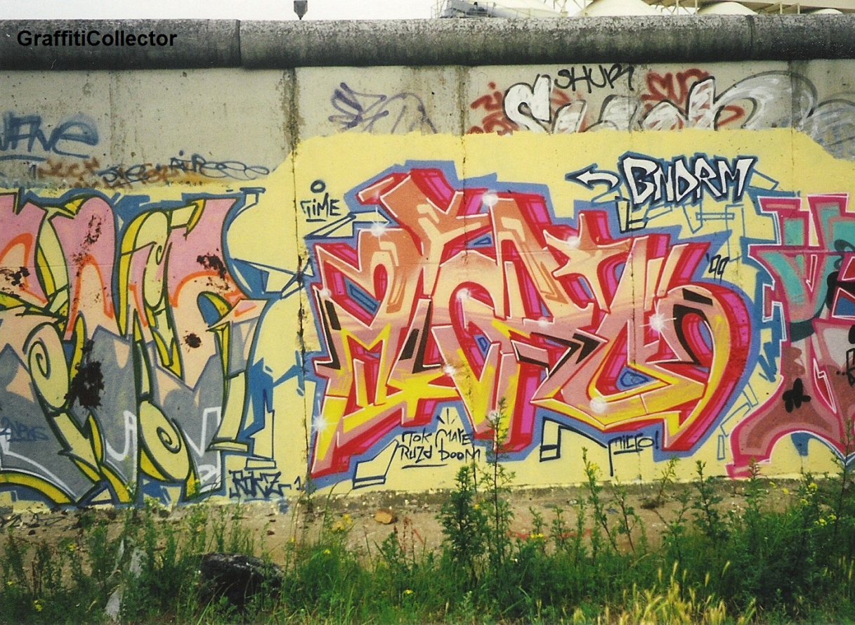 Graffiti Wall in Berlin - Photo by COLLECTOR - Micro, DRM, Berlin (1999)