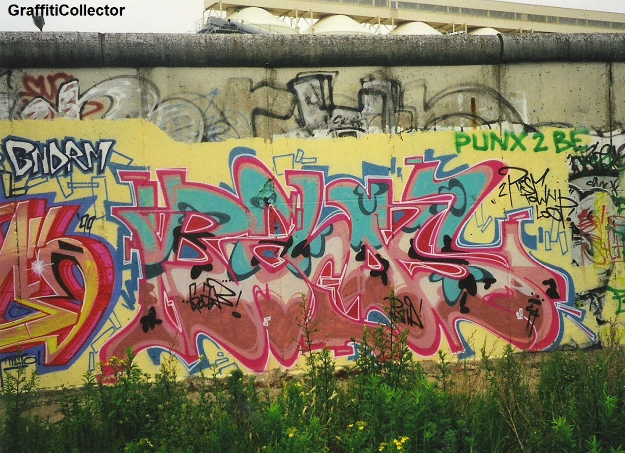Graffiti Wall in Berlin - Photo by COLLECTOR - Baos, Soab, BND (1999)