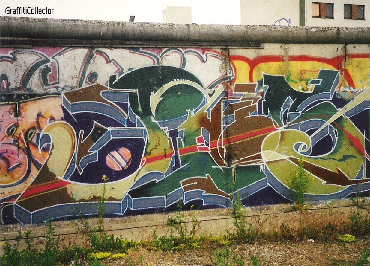 Graffiti Wall in Berlin - Photo by COLLECTOR - Phos4, Phos, RTZ
