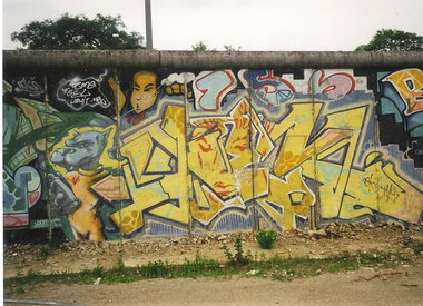 Graffiti Bombing in Berlin - Photo by COLLECTOR - Nek, Loomit, Roc