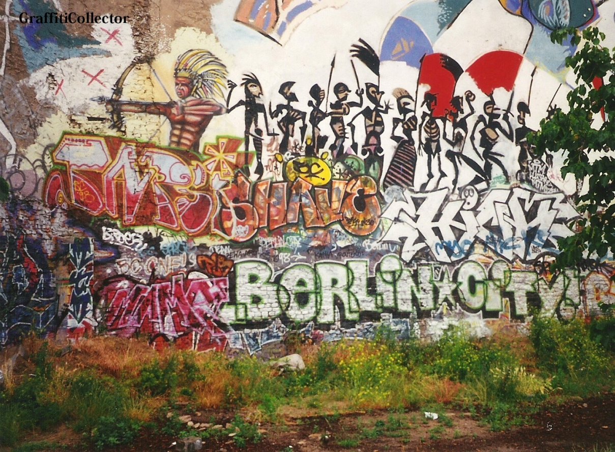 Graffiti Bombing in Berlin - Photo by COLLECTOR - Shave, Hick, Berlin
