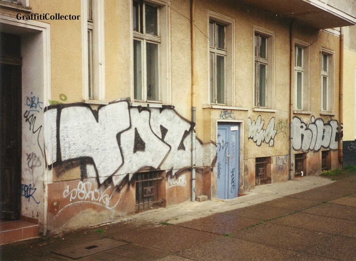 Graffiti Bombing in Berlin - Photo by COLLECTOR - TDZ, Ribe, Berlin