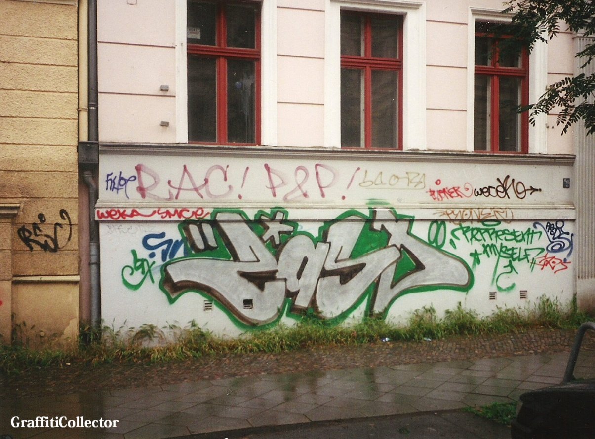 Graffiti Bombing in Berlin - Photo by COLLECTOR - Zasd, LTX, Berlin