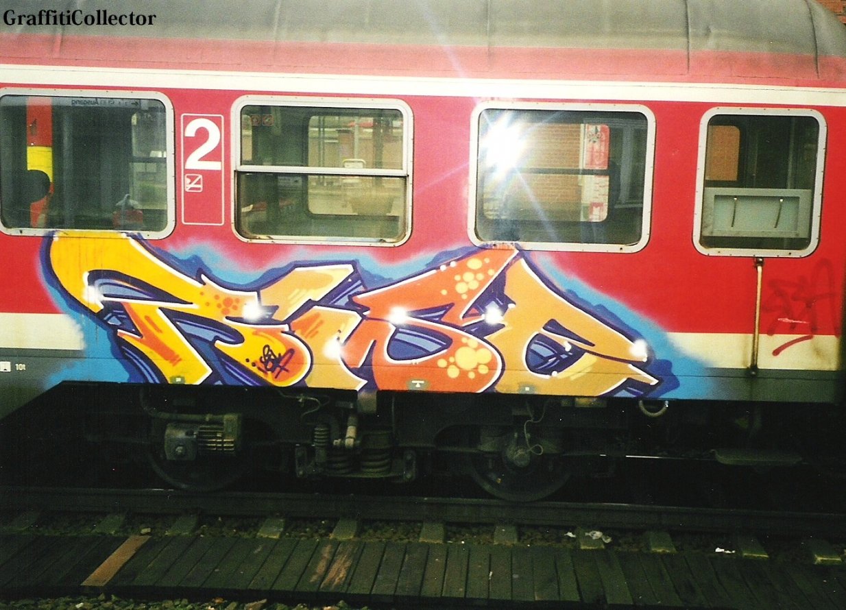 Graffiti Train in Hamburg - Photo by COLLECTOR - Rise, SBA, Hamburg (2000)
