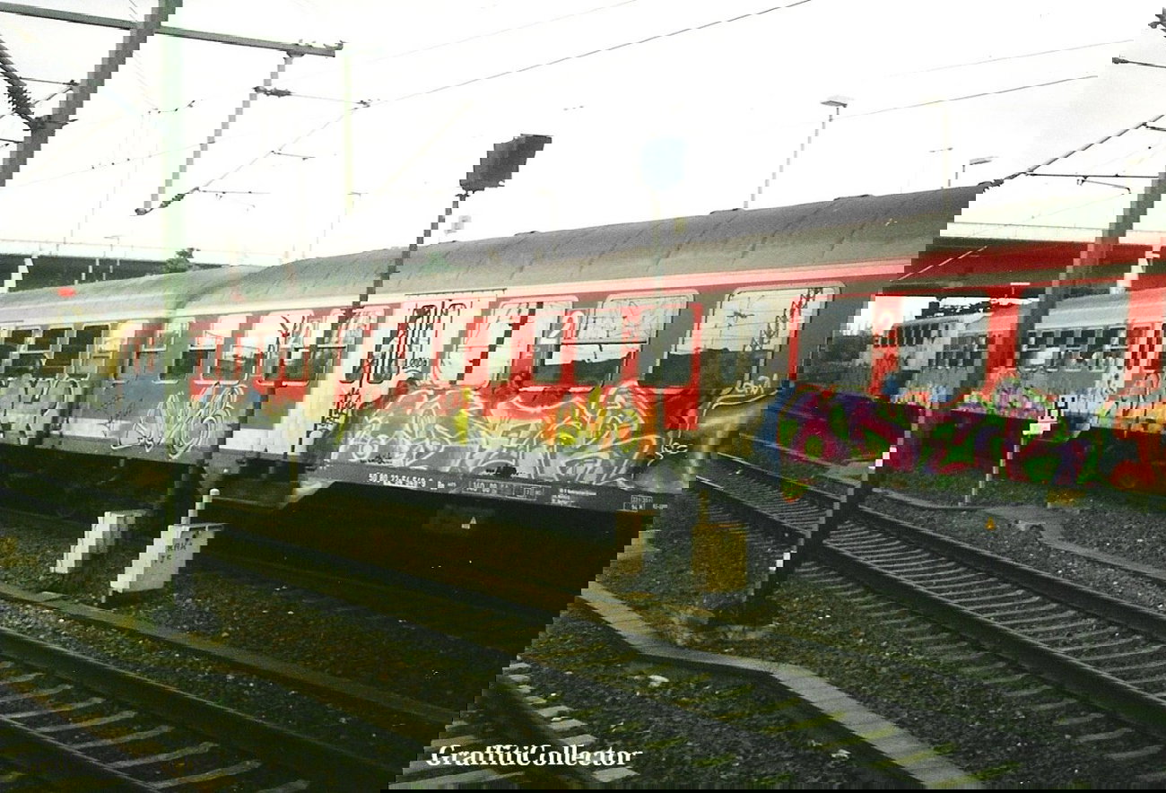 Graffiti Train in Hamburg - Photo by COLLECTOR - Väh, Whe, Oder (2000)