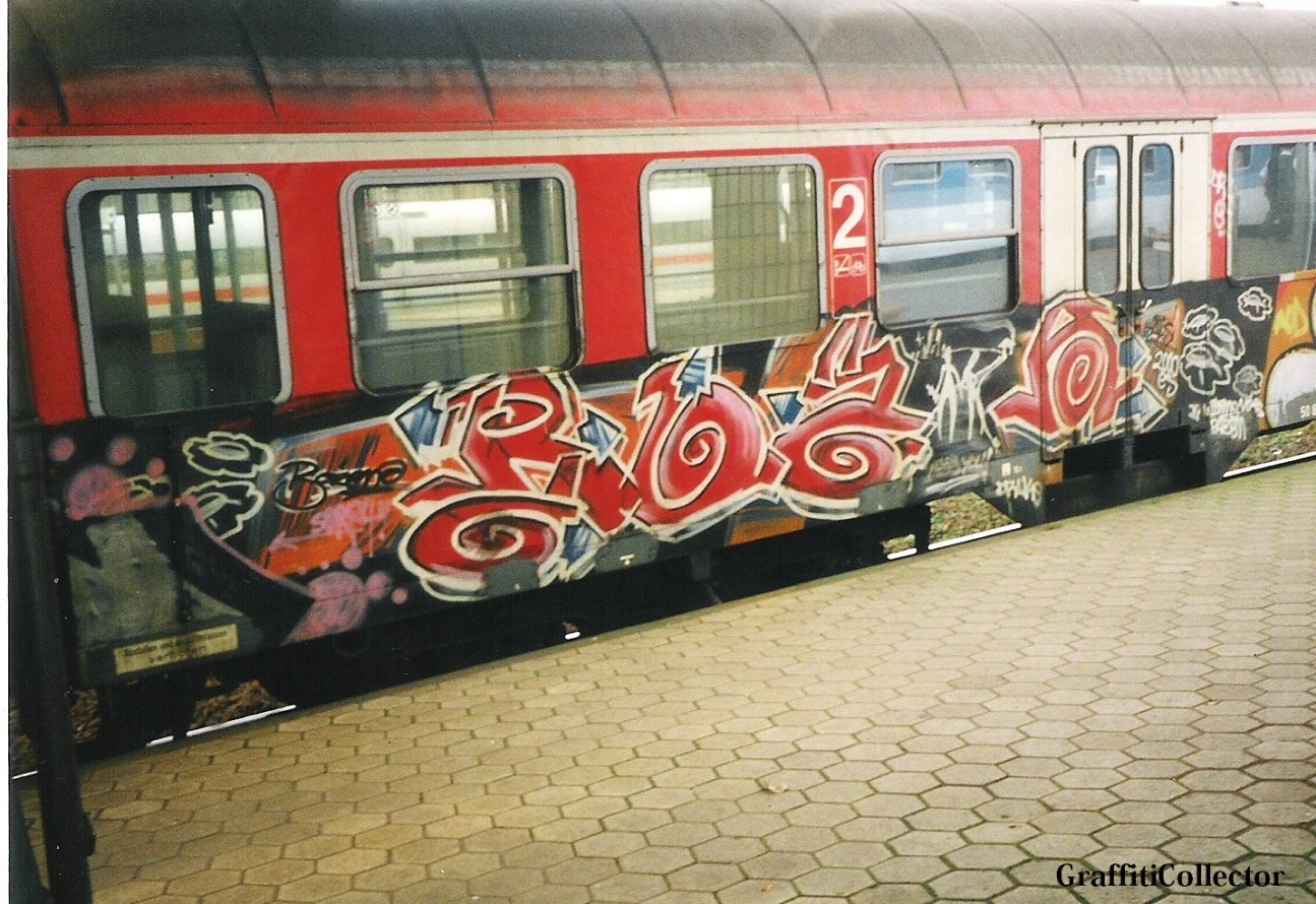Graffiti Train in Hamburg - Photo by COLLECTOR - Hamburg (2000)