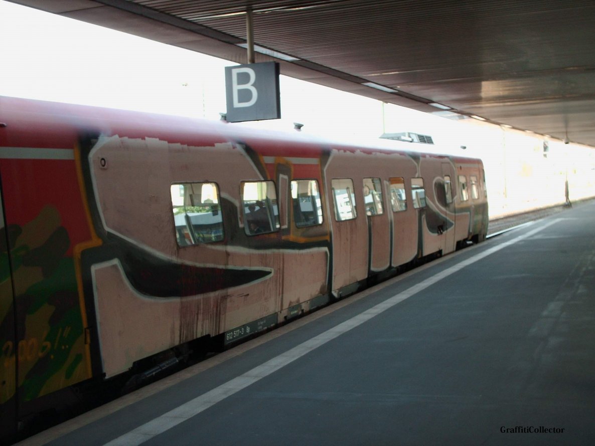 Graffiti Train in Hannover - Photo by COLLECTOR - SMS, Hannover (2006)
