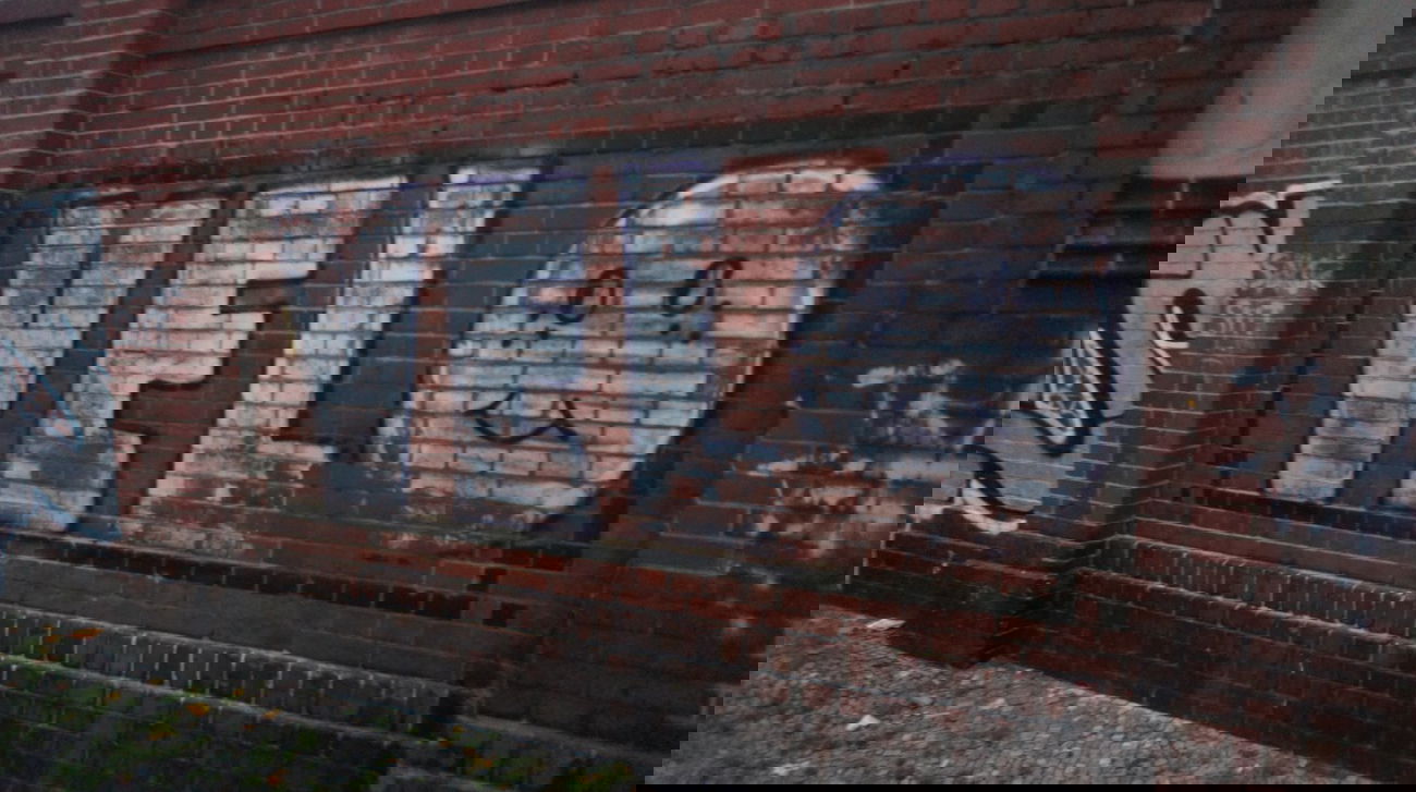 Graffiti Bombing in Berlin - Photo by COLLECTOR - Velo, Berlin